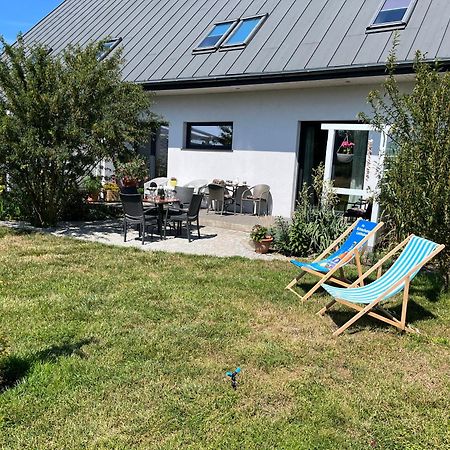 Dom W Trawach Apartman Smoldzinski Las Kültér fotó