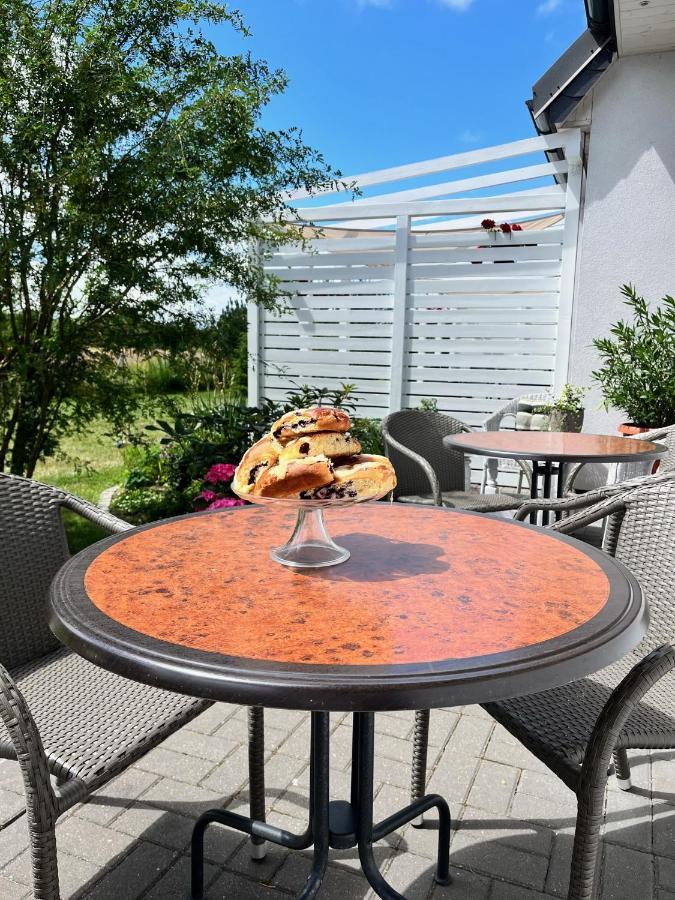 Dom W Trawach Apartman Smoldzinski Las Kültér fotó