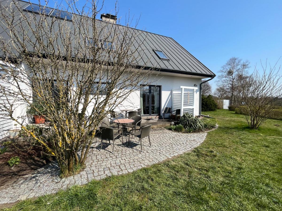Dom W Trawach Apartman Smoldzinski Las Kültér fotó
