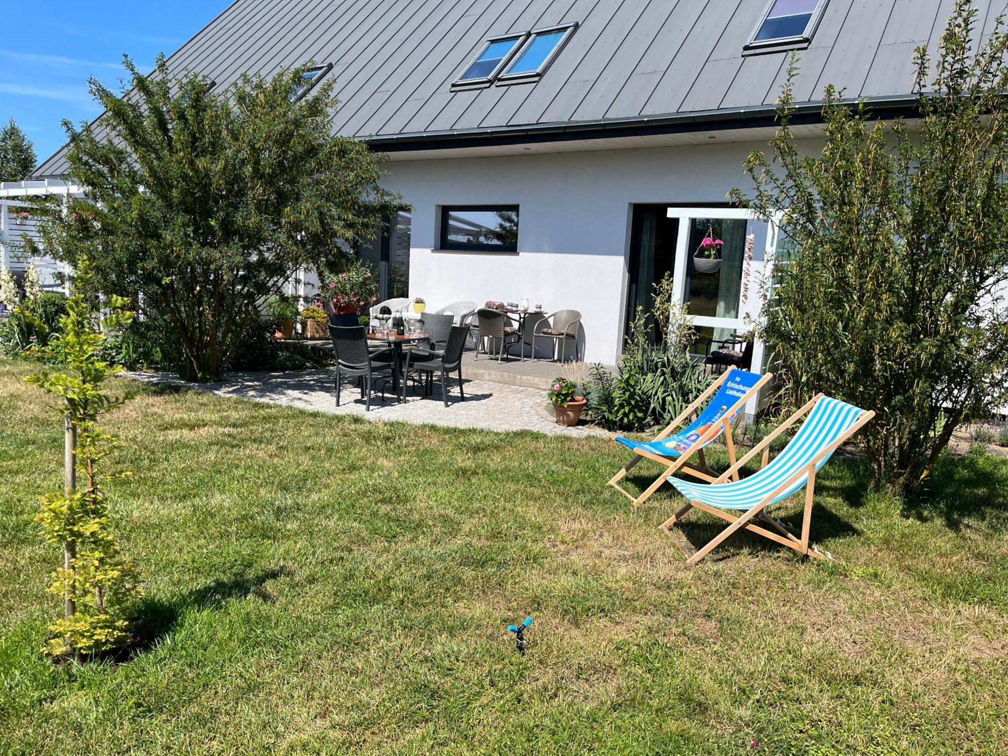 Dom W Trawach Apartman Smoldzinski Las Kültér fotó